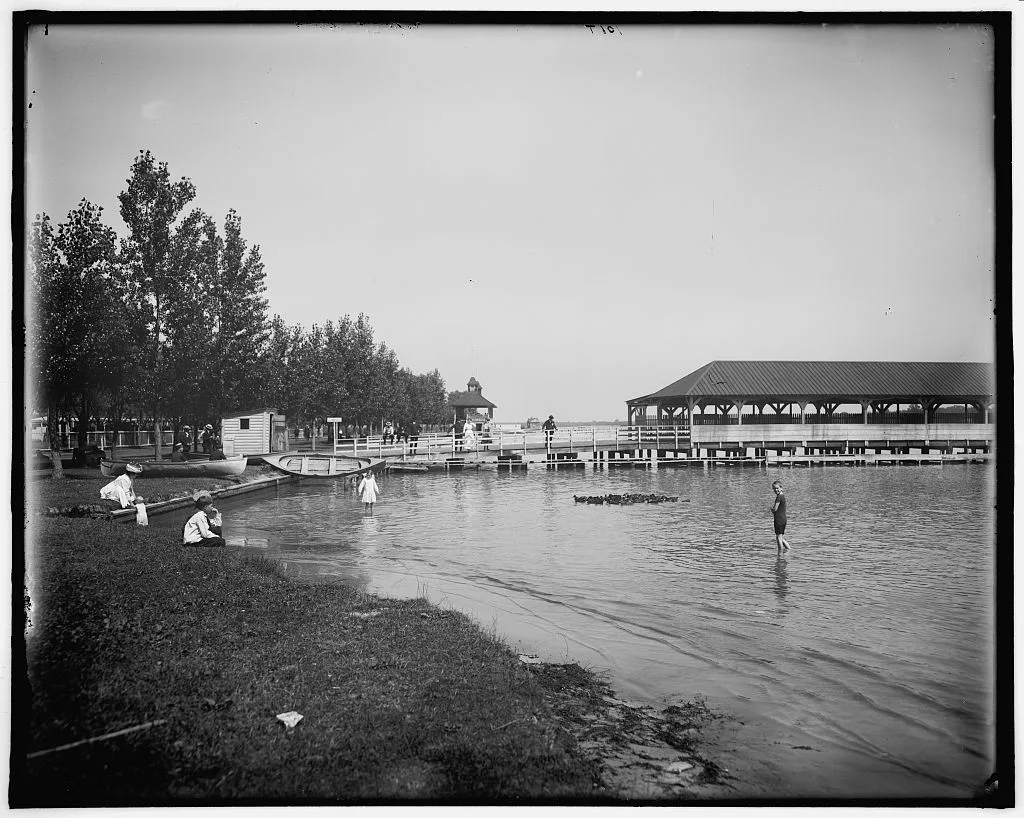 The Beach At Tashmoo Park