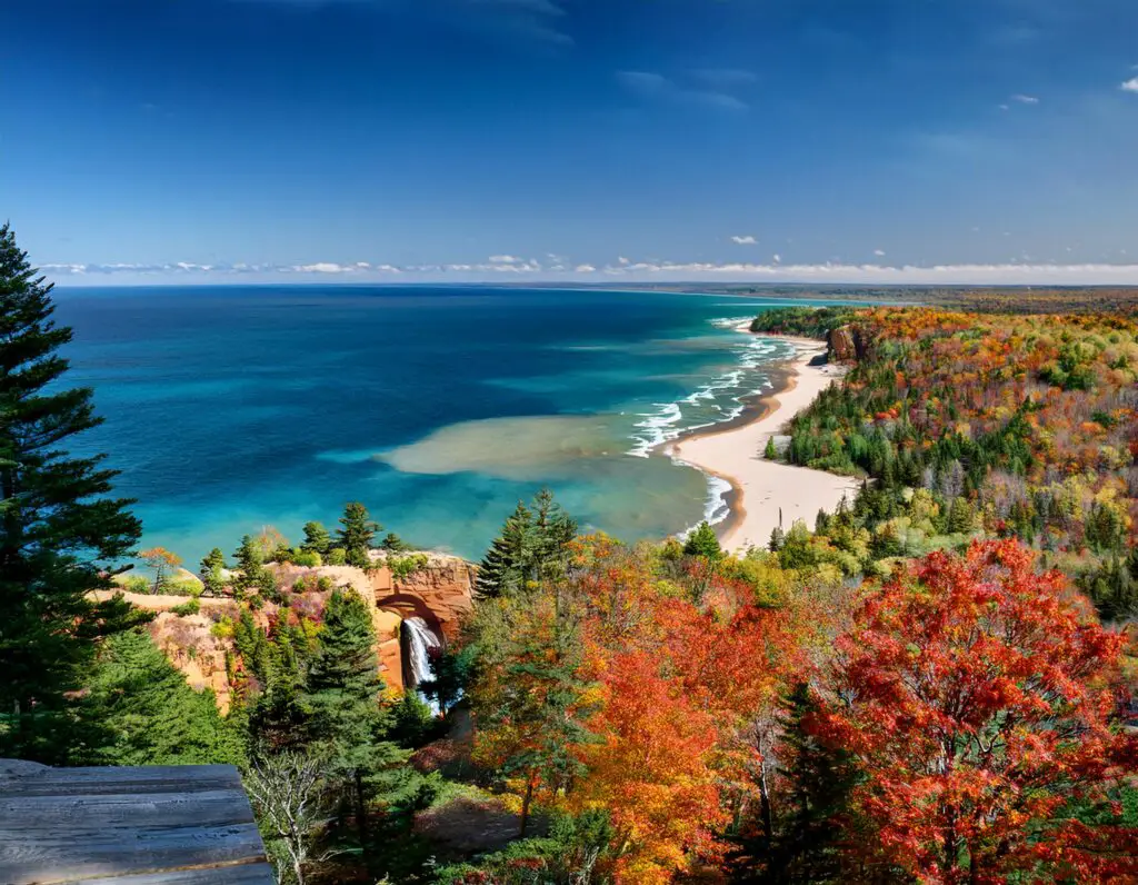 Create A Captivating Mosaic Of Images That Showcases Michigan’s Massive Natural Wonders. Highlight The Grandeur Of The Great Lakes With Shots Of Lake Superior’s Expansive Shoreline And Crystal-Clear Waters. Include The Dramatic Sand Dunes Of Sleeping Bear Dunes National Lakeshore Rising Above Lake Michigan, And The Stunning Tahquamenon Falls Surrounded By Vibrant Autumn Foliage. Use A Mix Of Wide-Angle Shots And Closer Perspectives To Emphasize The Scale And Beauty Of These Iconic Natural Landscapes, Capturing The Serene And Awe-Inspiring Essence Of Michigan’s Wilderness.