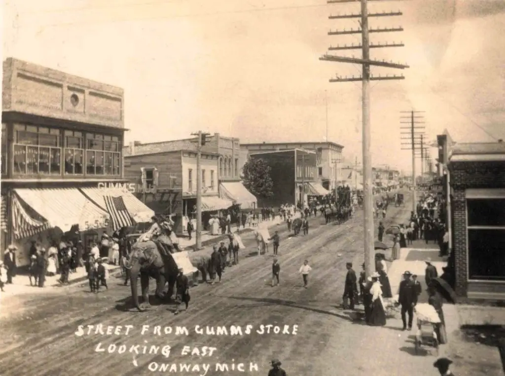 Circus Parade In Onaway 1907