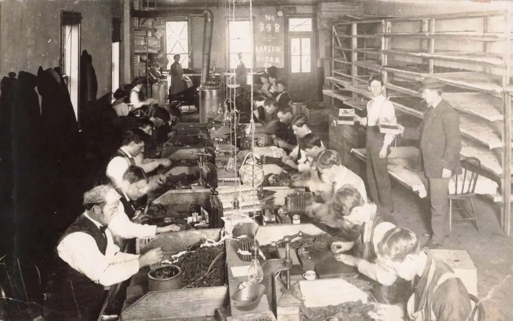 Lapeer Cigar Co.