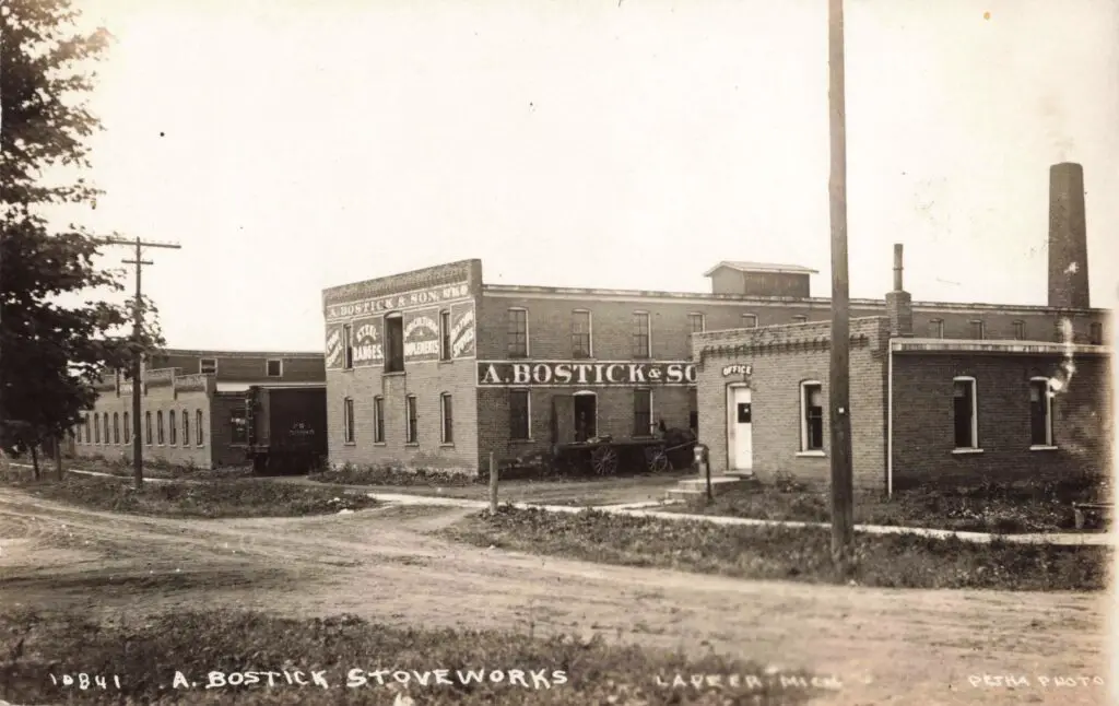 A Black And White Photo Of A Brick Building