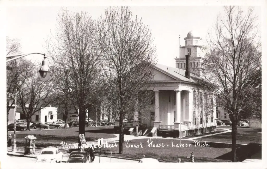 A Black And White Photo Of A Court House