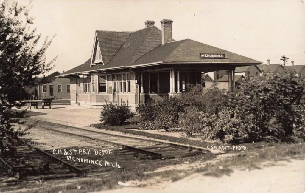 Menominee Cm&Amp;Stp Rail Depot