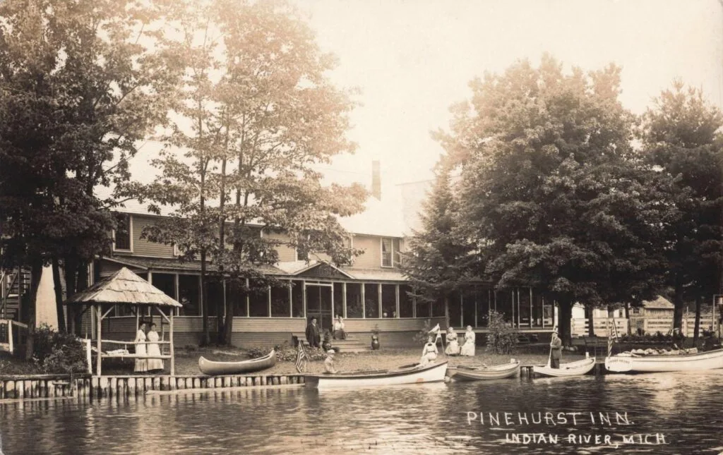 Historic Inn By Serene River.