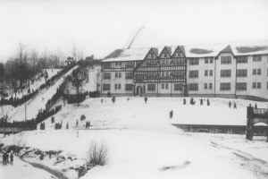 20251121 0933 Historic Ski Lodge Scene Remix 01Kakd5Ejheaxsrnp6Dpp2846D