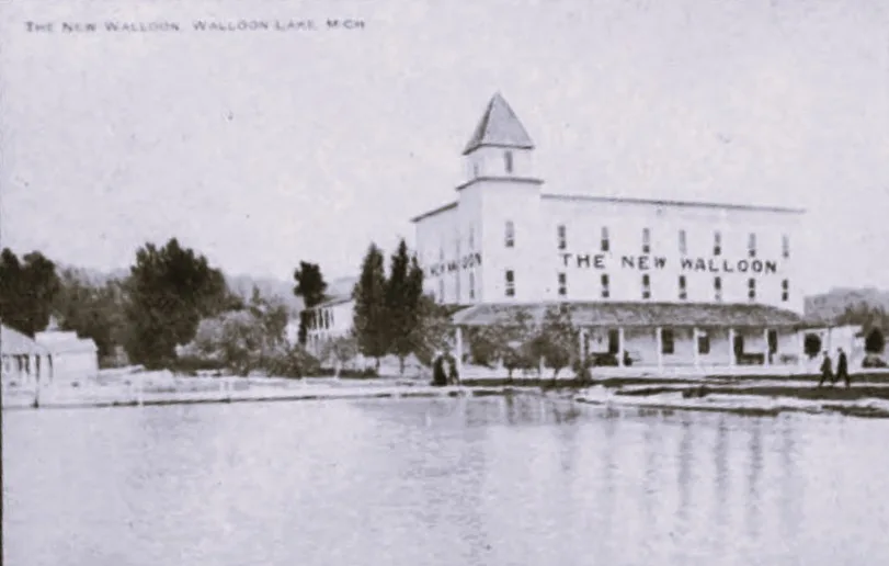 Historic Hotel By Tranquil Lake