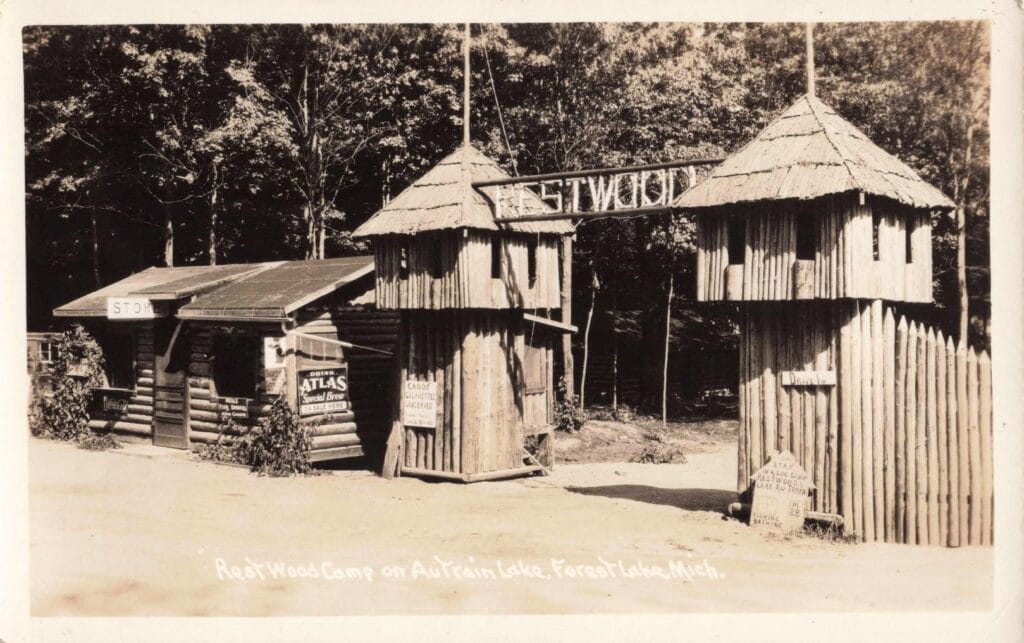 Rustic Camp Entrance By The Lake
