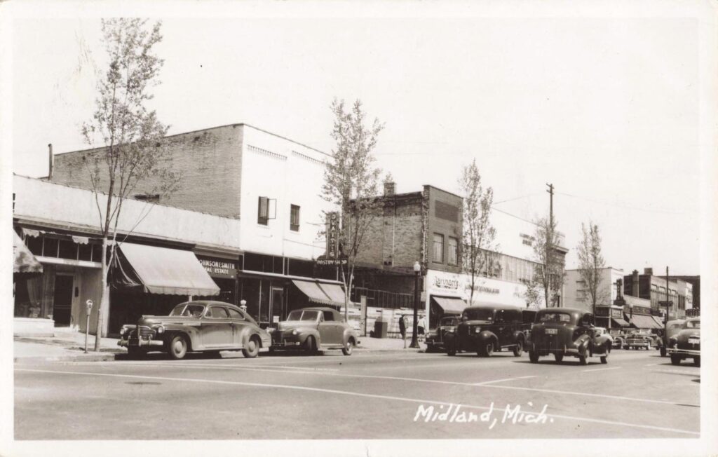 Historic Downtown Midland, Michigan, Cars.