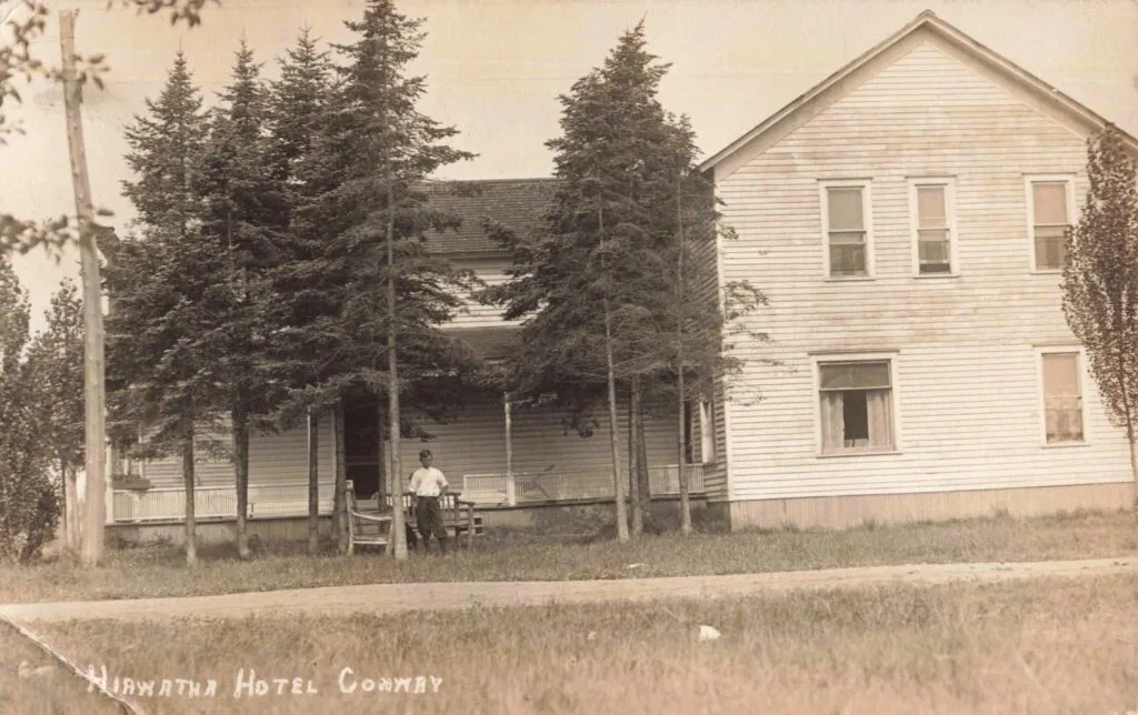 Historic Hotel With Trees And Seating