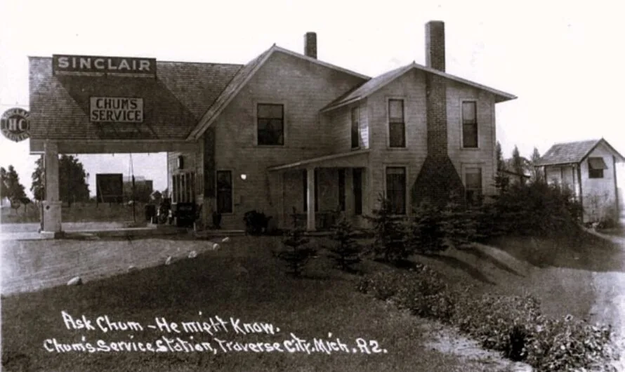 “Ask Chum — He Might Know” At Chums Corners – Traverse City C1930