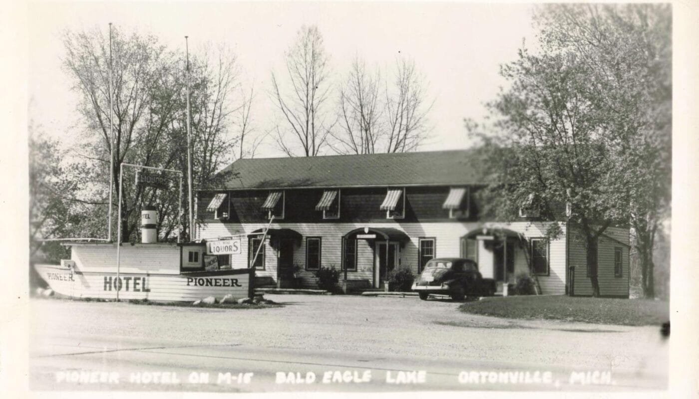 Ortonville Pioneer Hotel On M-15, Bald Eagle Lake, Ortonville, Mich.